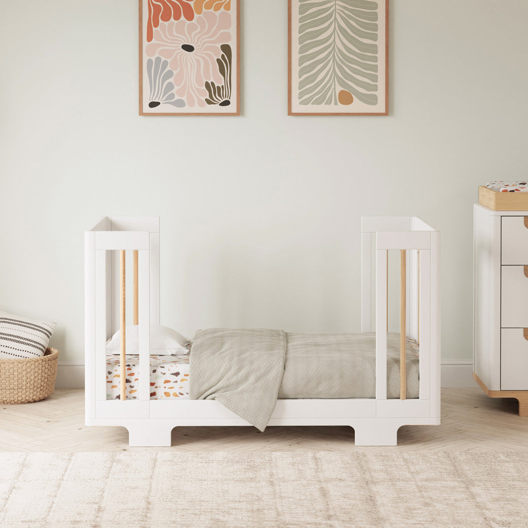 Yuzu 8-In-1 Convertible Crib With All Stages Conversion Kits