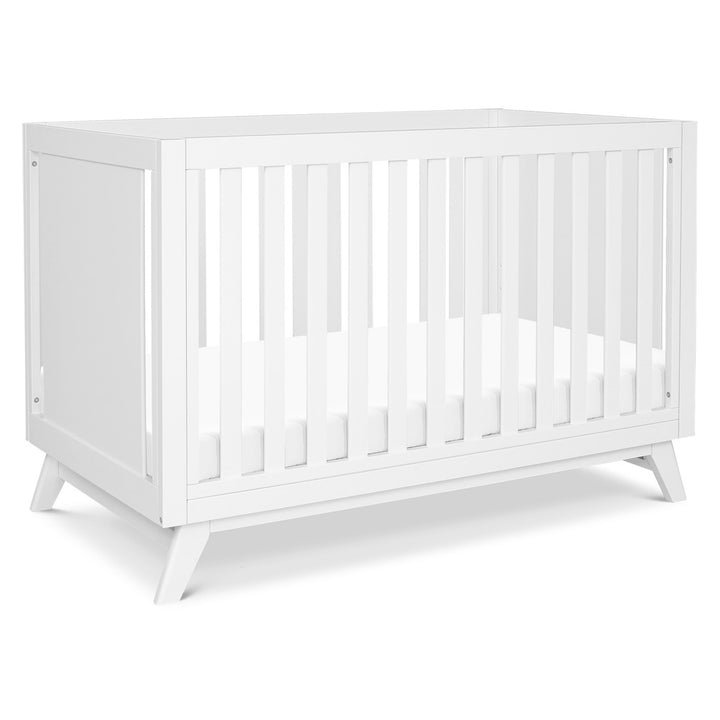 DaVinci Otto 3-in-1 Convertible Crib in -- Color_White _ Wood